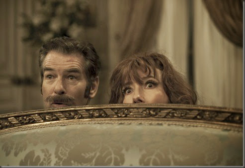 PierceBrosnan and Emma Thompson in THE LOVE PUNCH