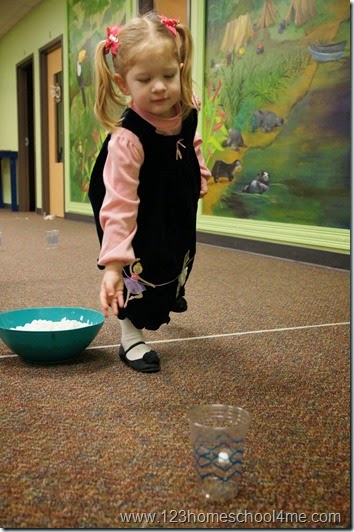 Marshmallow toss temptation game for kids Marshmallow toss temptation game for kids