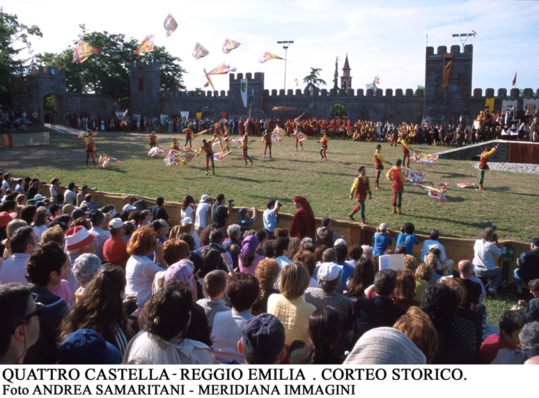 Meridiana Immagini Quattro castella corteo matildico panoramica orizzontale