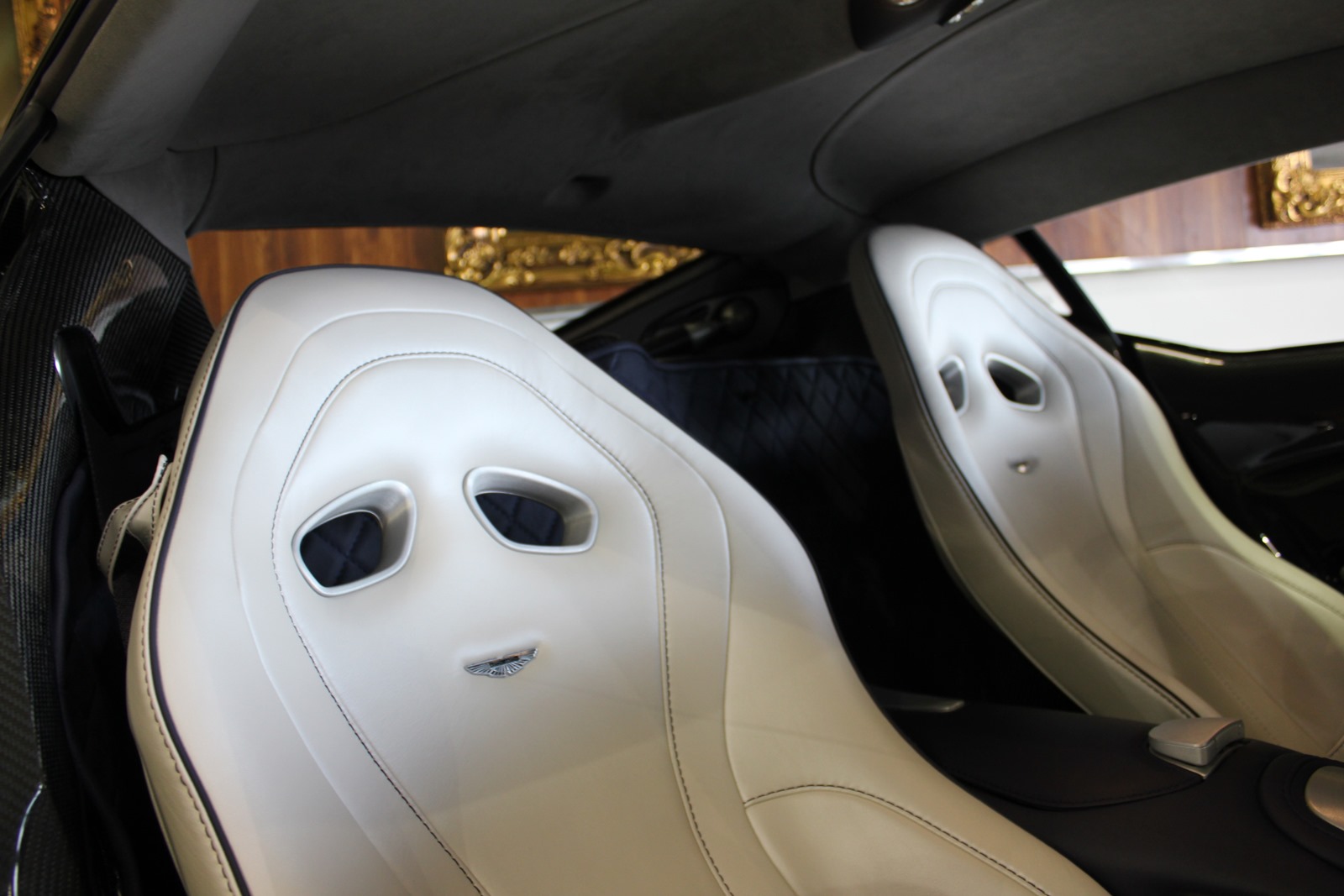 [Aston-Martin-One-77-22%255B3%255D.jpg]