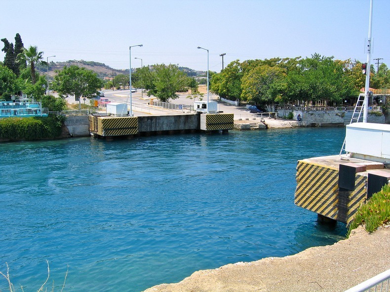 corinth-canal-submersible bridge-7