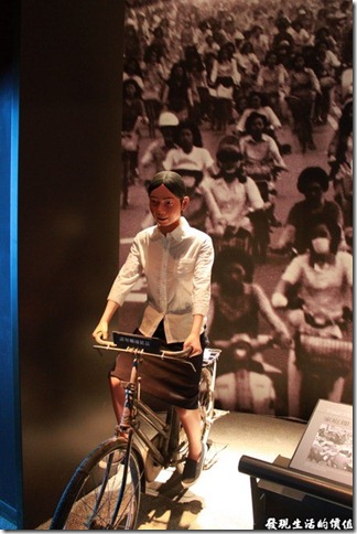 台南-國立台灣歷史博物館。當時的「加工區」女工幾乎都是騎腳踏車上下班的。