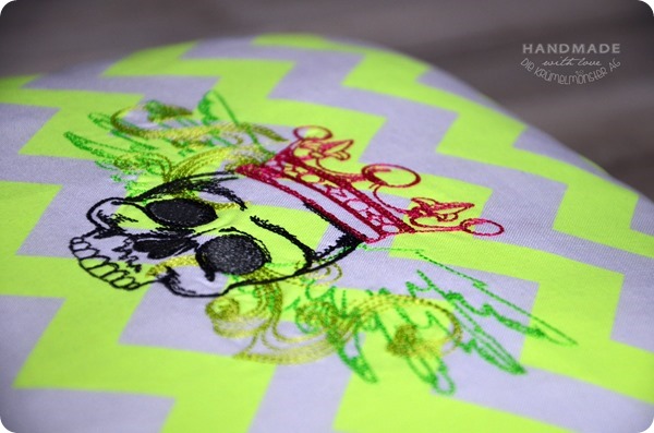 Neon Skull Love Kissen (2)