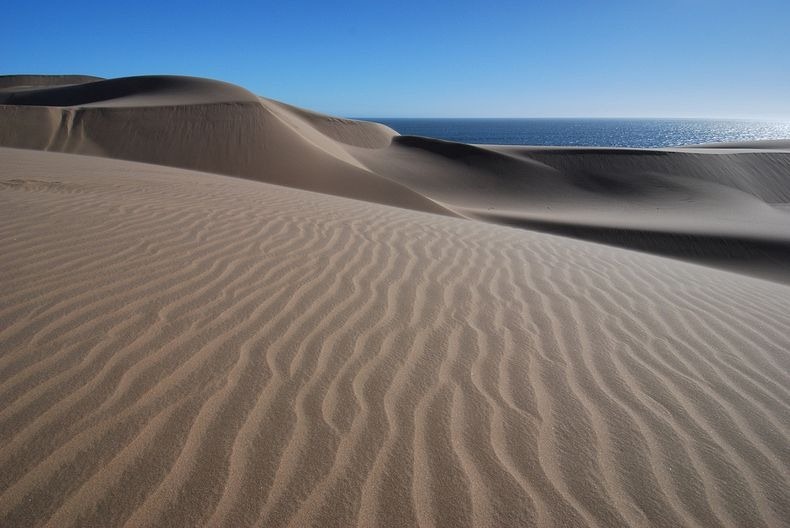 namib-desert-meets-sea-7