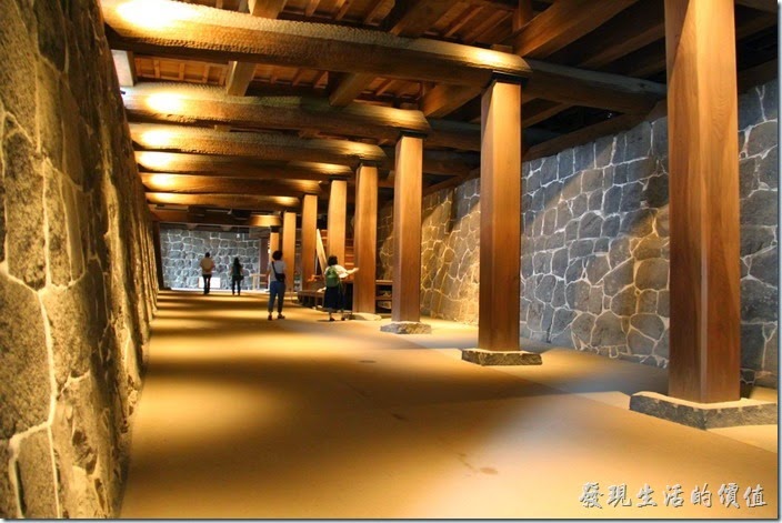 日本北九州-熊本城。這是連接天守閣前後方的「黯狩通路」（也就是地下通道），上方為「本丸御殿」，是肥後番主的起居室。