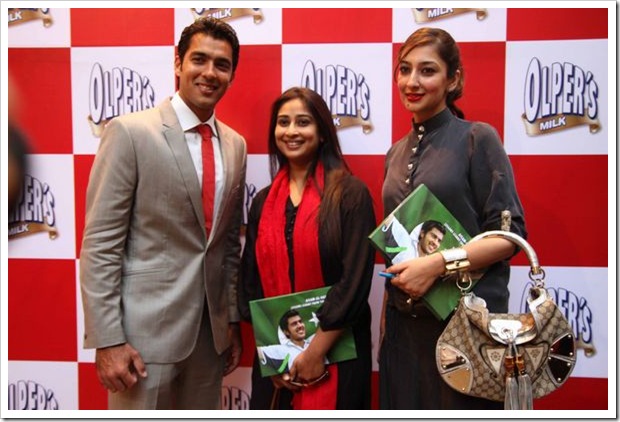 Aisam_with_friends Aisam_with_friends
