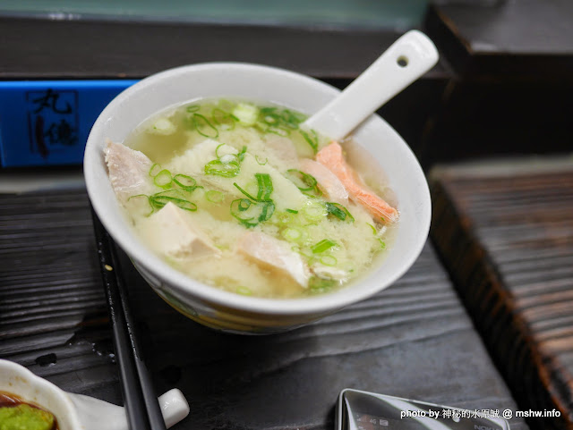 【食記】台中丸億生魚片.握壽司@北屯新一點利黃昏市場 : 立食再進化,食材新鮮,有所堅持的傳統市場美味! 北屯區 區域 午餐 台中市 壽司 居酒屋 日式 晚餐 海鮮 生魚片 酒類 飲食/食記/吃吃喝喝 