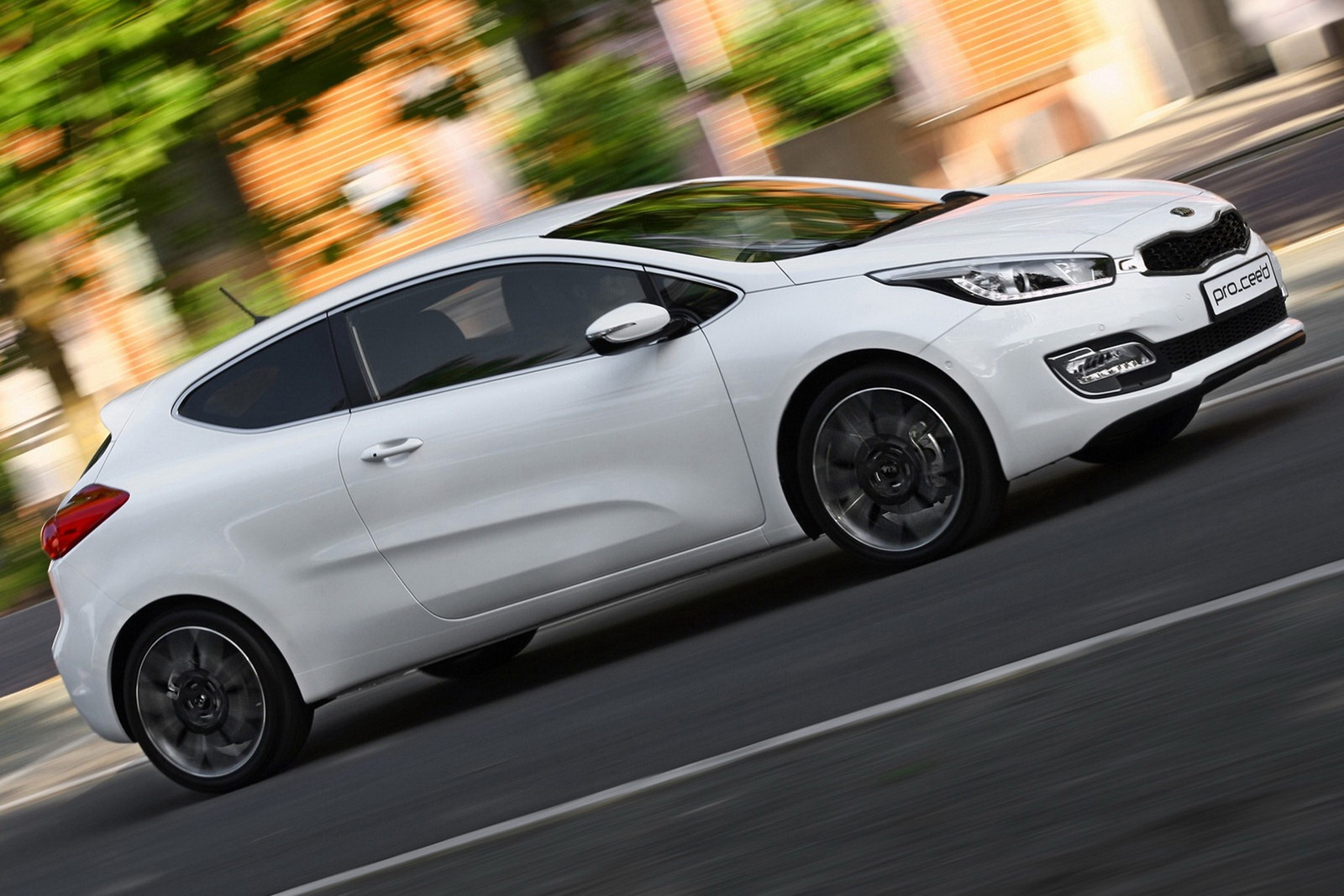 [2013-Kia-Pro-Ceed-4%255B2%255D.jpg]