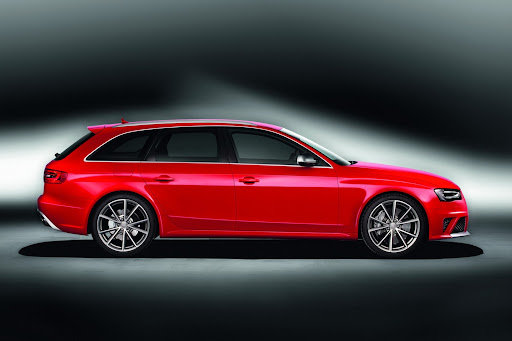 2013-Audi-RS4-Avant-07.jpg