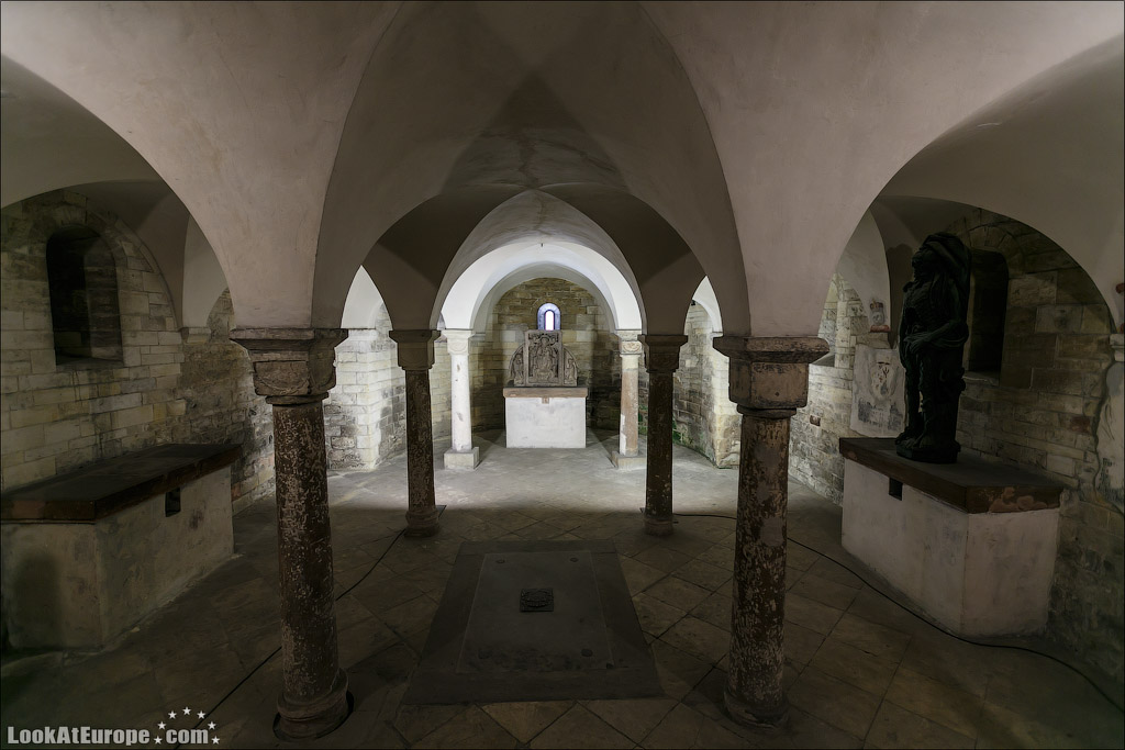 Пражский град, Базилика Св. Георгия (Bazilika Sv. Jiri)