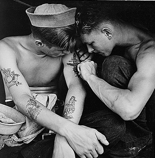 Much_tattooed_sailor_aboard_the_USS_New_Jersey_1944