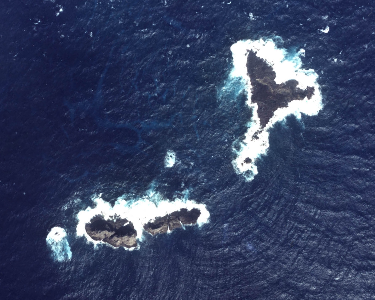 Aerial photo of Oki-no-Kita-iwa (沖の北岩)/Běiyǔ (北屿)/Chōng Běiyán (沖北岩)/Dà Běi Xiǎodǎo (大北小島)/Běiyán (北岩), group of rocks which form part of the Senkaku/Diaoyu Islands disputed between Japan, China, and Taiwan