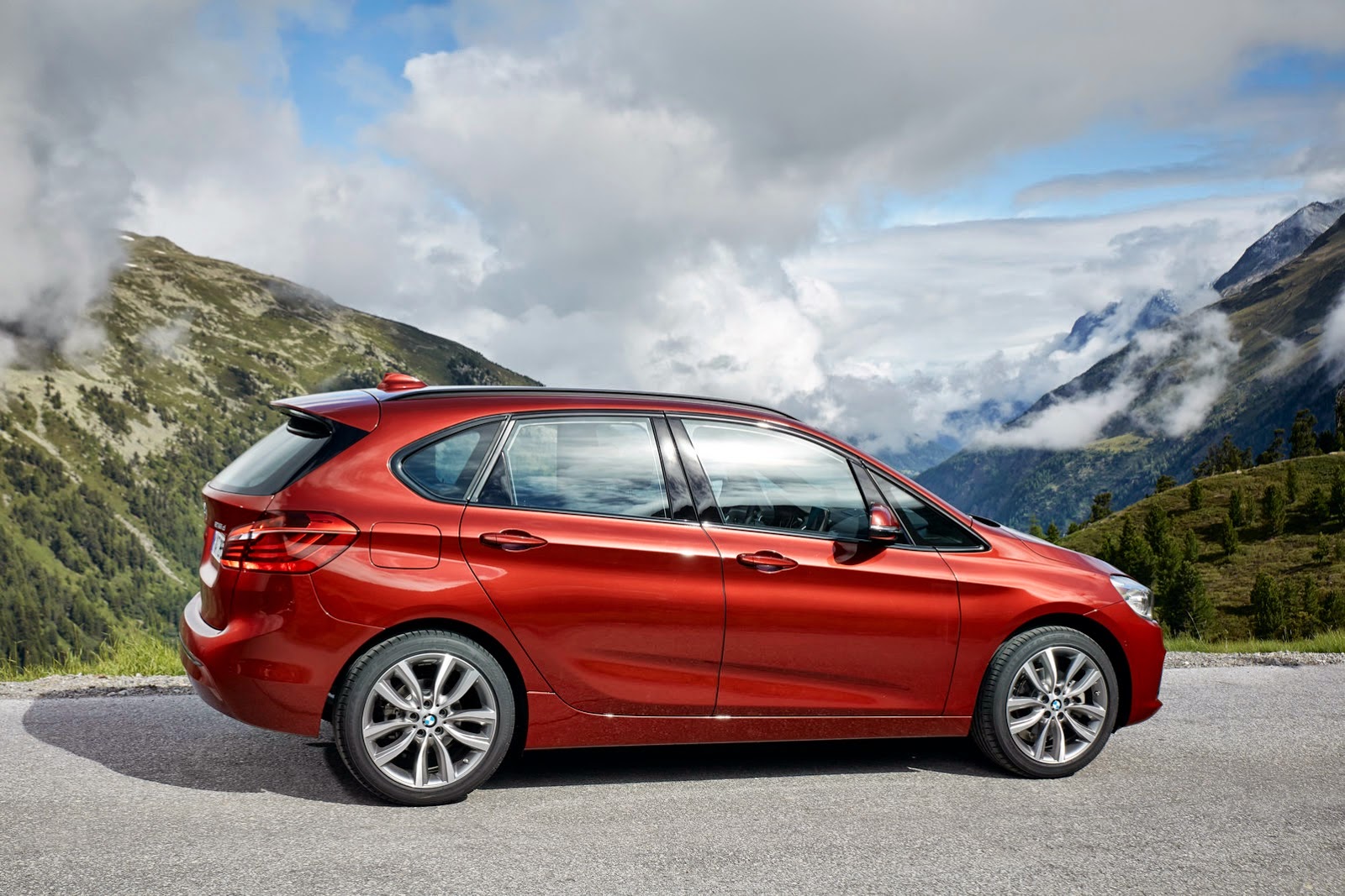 BMW 2Series Active Tourer и 220d Coupe оснастят новыми