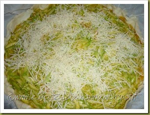 Torta salata all'aceto balsamico con zucchine, erba cipollina, prosciutto cotto e mozzarella (6)