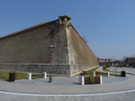 Cetate Alba Iulia: zidurile cetatii