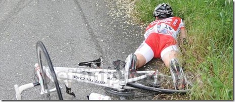 ciclista caduto