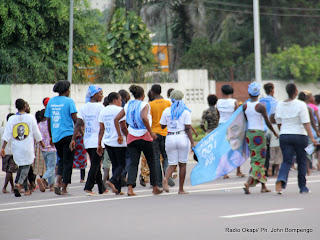 Des partisans de Kabila le 9/12/2011 sur le boulevard du 30 juin à Kinshasa, après l’annonce de la victoire de leur leader pour la présidentielle de 2011 en RDC. Radio Okapi/ Ph. John Bompengo