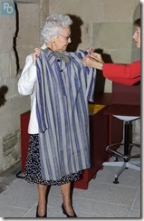 Mme Giraudeau confie sa tenue de déportée au Musée d'Histoire de Nantes