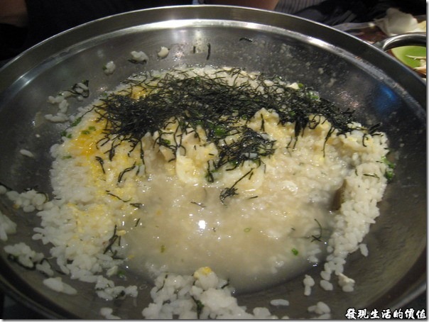 上海壽司天家。吃剩的小火鍋湯底還可以作成雜炊，也就是用火鍋湯底止泡飯。