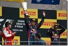Vettel alza la coppa al cielo