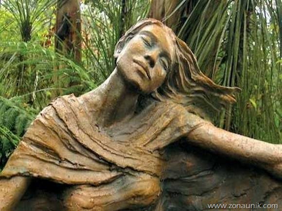 [beautiful-wooden-sculptures17%255B2%255D.jpg]