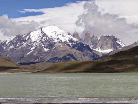 17. Lac petrol - Torres del Paine.JPG