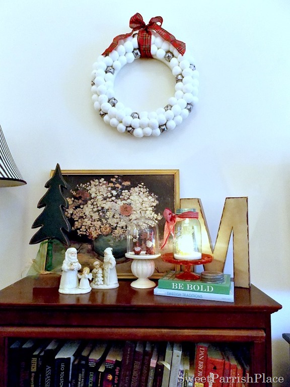 [christmasbookcase3%255B3%255D.jpg]