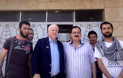 https://lh3.ggpht.com/-gHuTFLN6sQ4/UaweDIrWcII/AAAAAAAAGrk/4aI0u5FkTYk/s1600/John_McCain-syrian-rebels.jpg