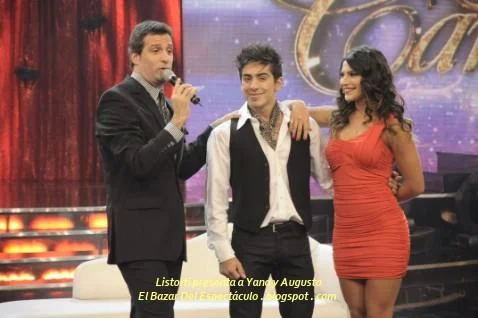 Listorti presenta a Yana y Augusto.JPG