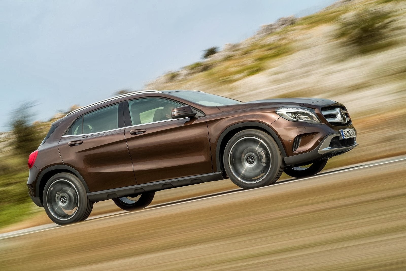 [Mercedes-Benz-GLA-Frankfurt-2%255B2%255D.jpg]
