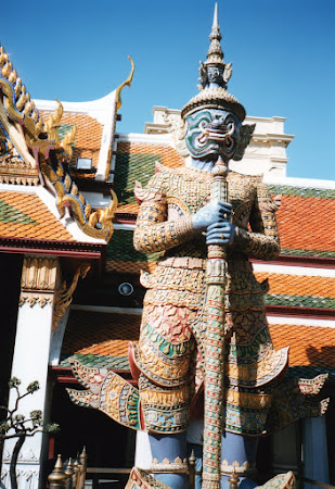 Obiective turistice Thailanda: statuie palatul regal Bangkok