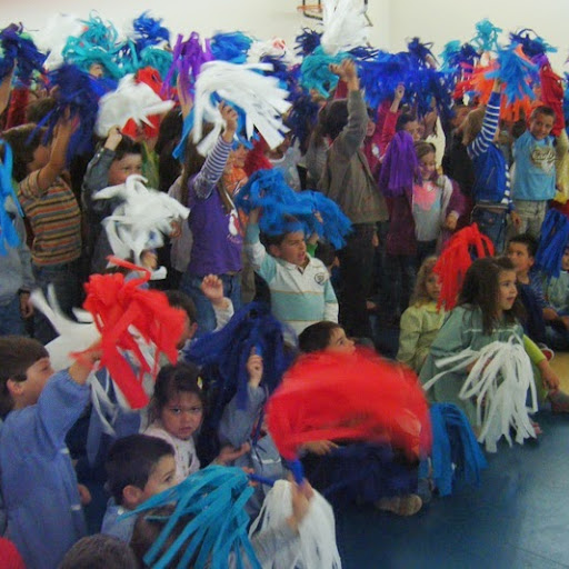 Idosos do Centro Social e Paroquial de São João de Areias animaram
crianças dos Centros Educativos do Concelho