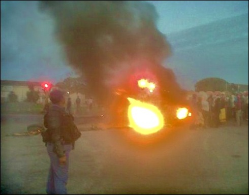 ANC HATE SPEECH PROTESTORS JOBURG AIRPORT ROAD MAY 29 2012