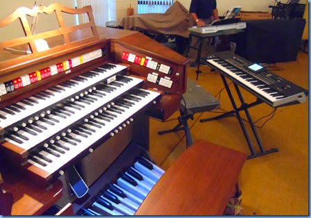 The magnificent Allen TH300 Theatre Organ that Chris Powell played together with the latest Korg 76 note keyboard, the Korg Pa3X. The Allen and Korg were generously provided by Music Planet Botany. Photo courtesy of Gordon Sutherland.