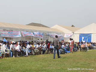 Quelques partisans du MLC ce 22/07/2011 à Kinshasa, lors du congrès de leur parti politique. Radio Okapi/ Ph. John Bompengo