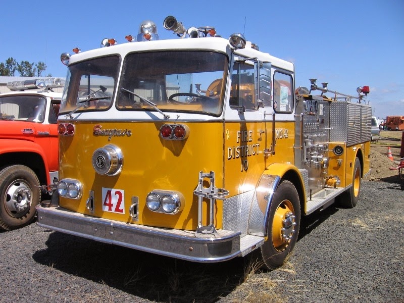 [IMG_2470-1976-Seagrave-Fire-Truck-at%255B2%255D.jpg]