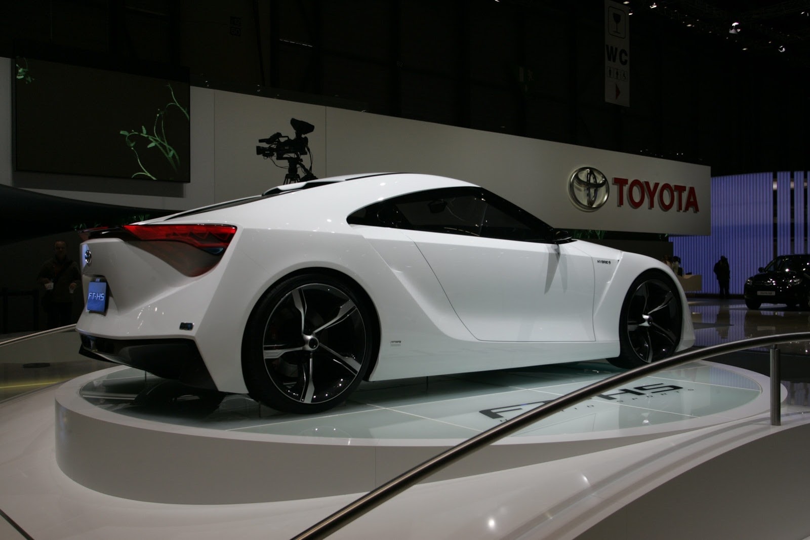 [2007-Toyota-FT-HS-Concept-16%255B2%255D.jpg]