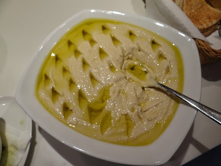 Portie de humus la Doha