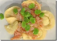 Tortelli ripieni di fave e cacioricotta con guanciale croccante