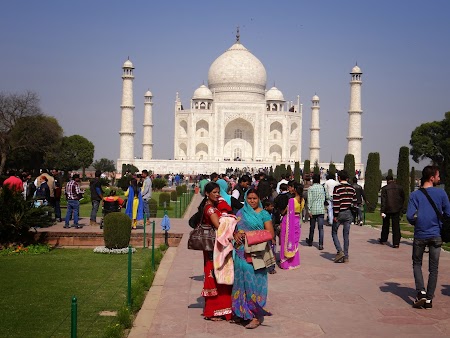 14. Indieni la Taj Mahal.JPG