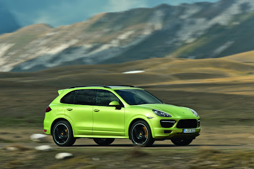 2013-Porsche-Cayenne-GTS-06.jpg