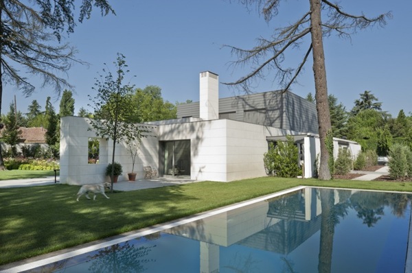 Casa con piscina en Madrid Moderna Casa con piscina en Madrid