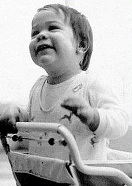 [Image: keanu_reeves_childhood_photos-%257B3%257D.jpg]