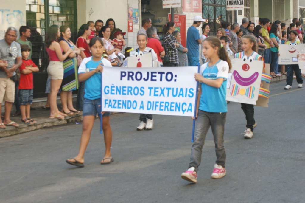 [desfile%25207%2520setembro%2520%2528125%2529%255B3%255D.jpg]