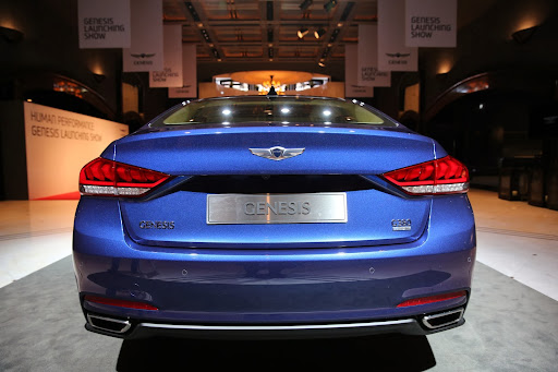 2015-Hyundai-Genesis-07.jpg