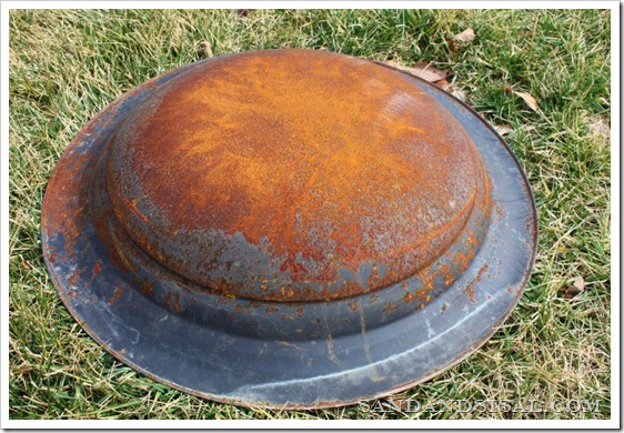 Rusted Firepit Backside (800x533)