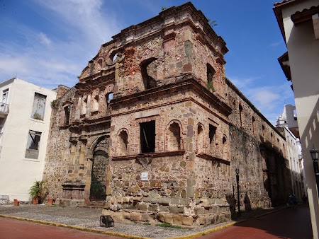 18. Ruine de biserici in Panama City.JPG