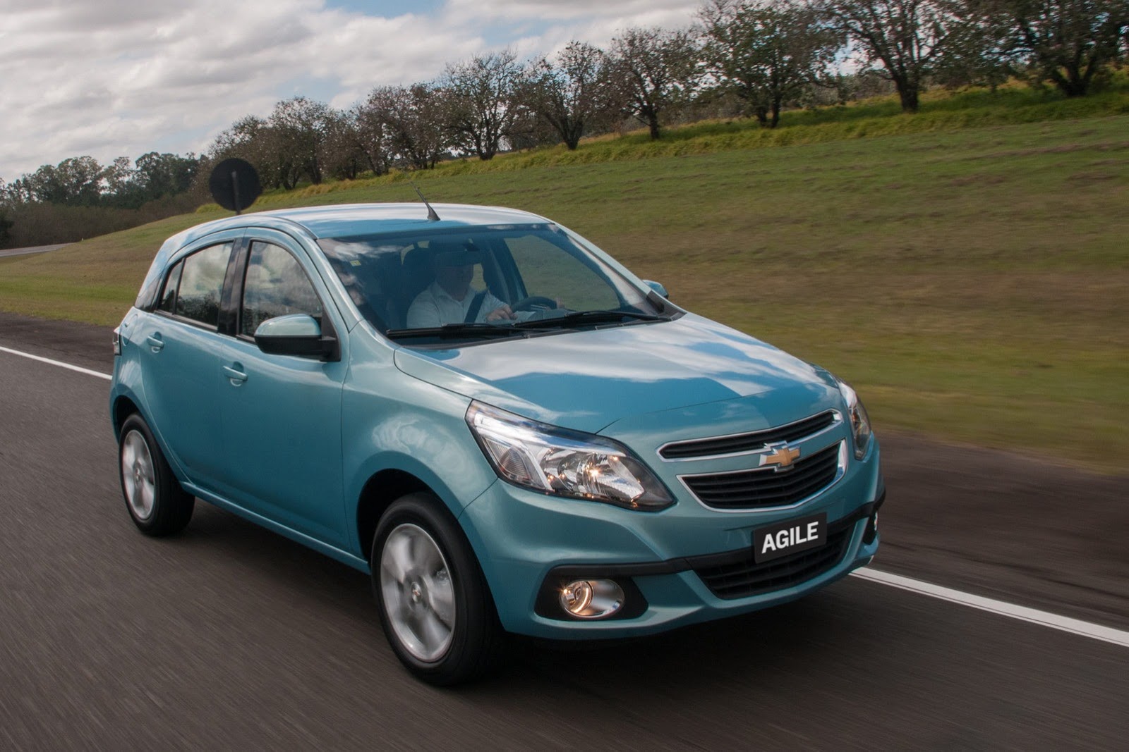 [2014-Chevrolet-Agile-110%255B2%255D.jpg]