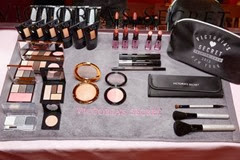 vic006com-fashion-show-media-kit-2013-vs-makeup-backstage-victorias-secret-hi-res