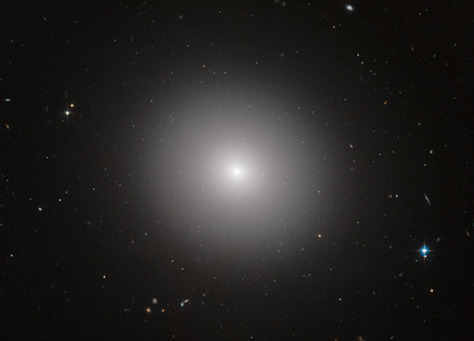 galáxia elíptica IC 2006